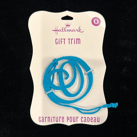 Brand new Hallmark accessories gift trim - Picture 4 of 5
